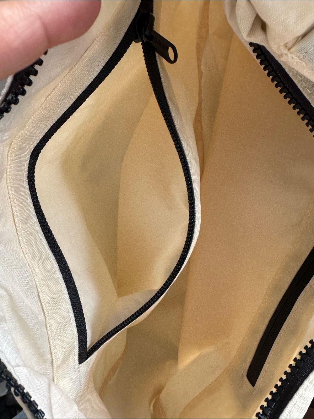BAGGU Medium Nylon Crescent Bag Cream Black Strapped Crossbody Shoulder Bag - Picture 4 of 5